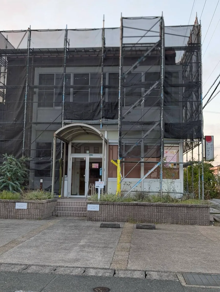 外壁工事中ですが、営業しています。