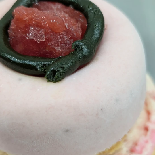 いちごのマカロンケーキ