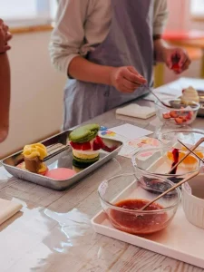 浜松のマカロンケーキのお店｜ガトーペティアン｜みんなで作ると楽しいね